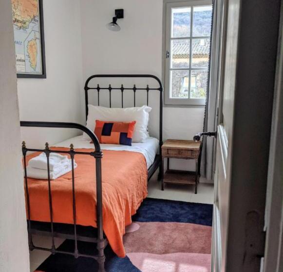 듀플렉스 스위트, Le Mas Des Oules