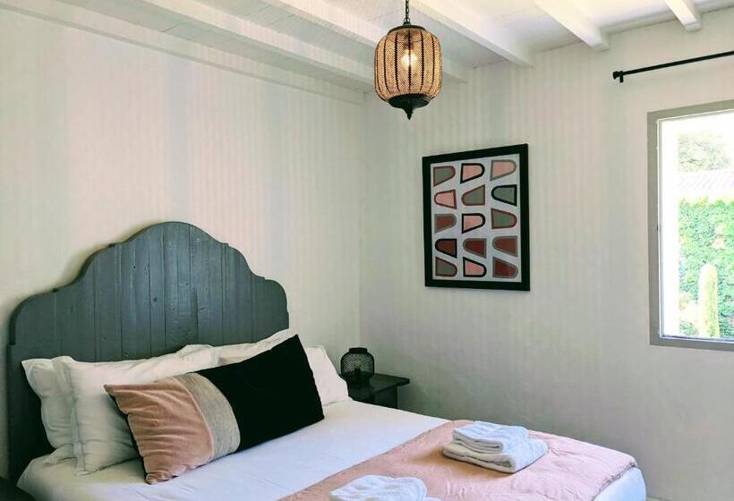 듀플렉스 스위트, Le Mas Des Oules