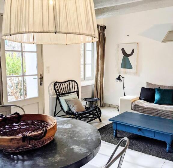 듀플렉스 스위트, Le Mas Des Oules