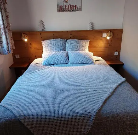 Standard Kolmen Hengen Huone, Chambre Les Ormes