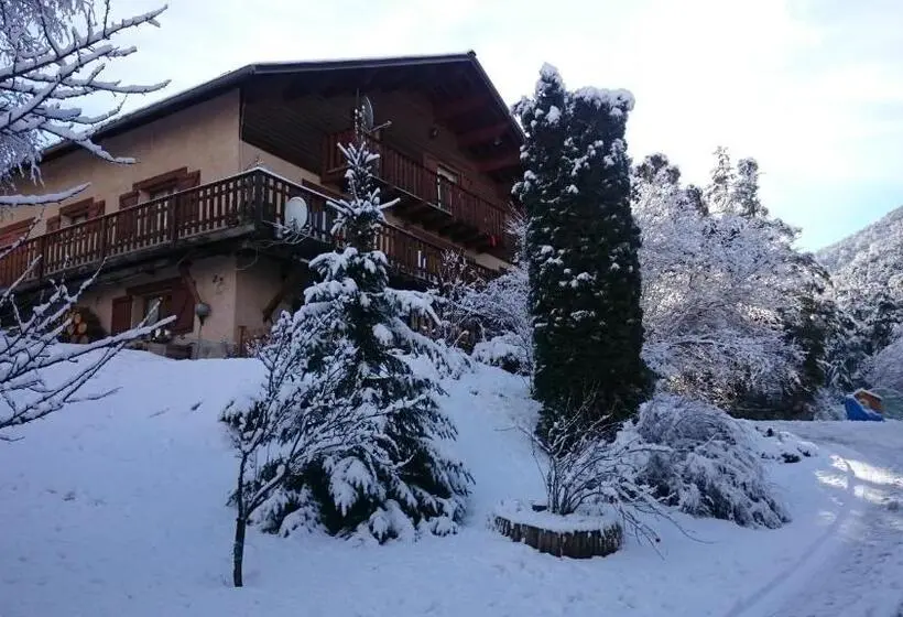 Standard Kolmen Hengen Huone, Chambre Les Ormes