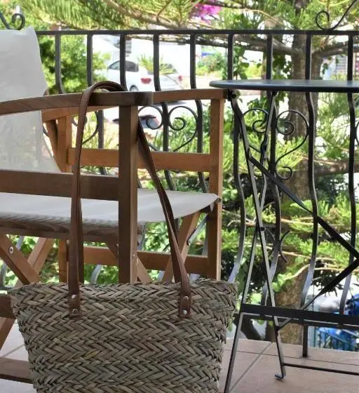 اتاق استاندارد, Albertos House