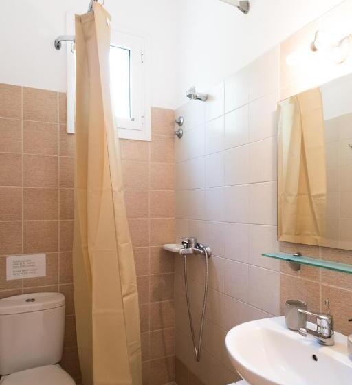 חדר סטנדרט לשלושה עם נוף לגינה, Albertos House