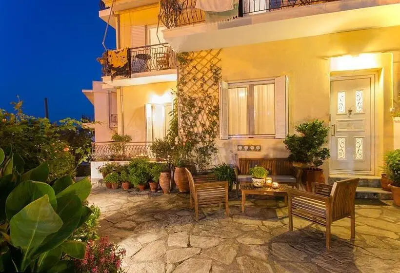 اتاق استاندارد سه نفره, Albertos House