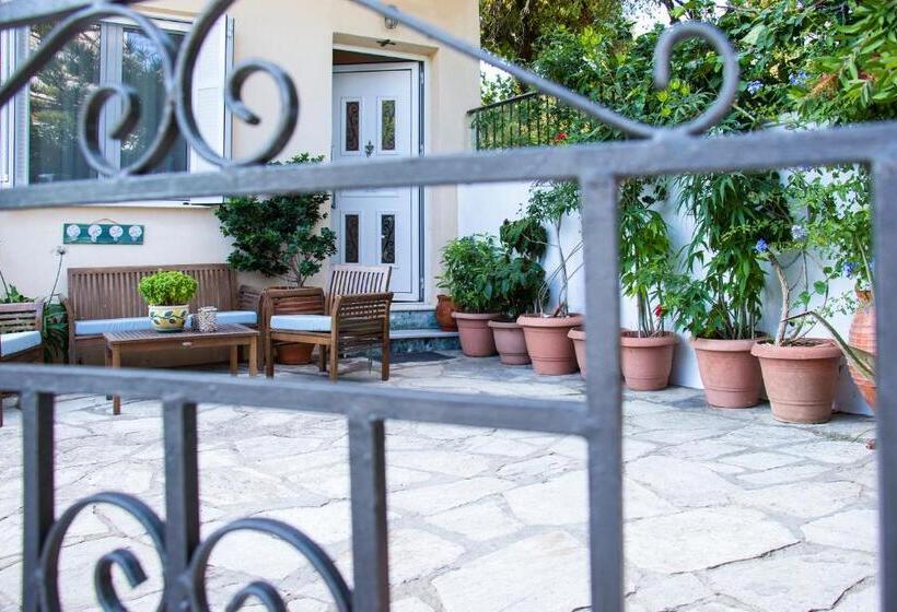 חדר סטנדרט, Albertos House