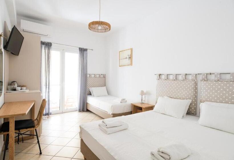 חדר סטנדרט לשלושה, Albertos House