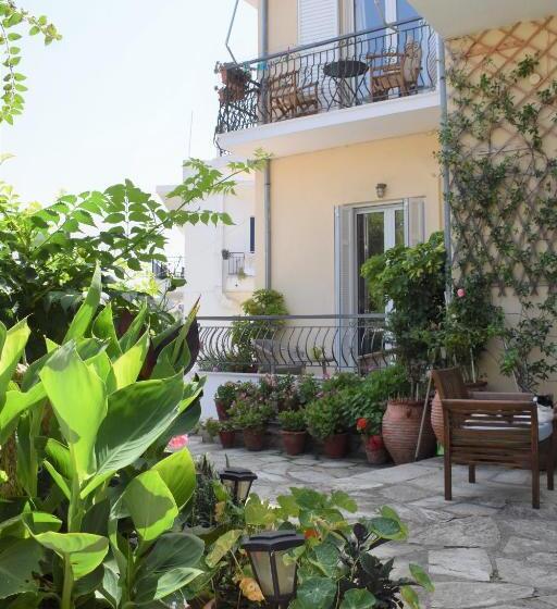 חדר אקונומי, Albertos House