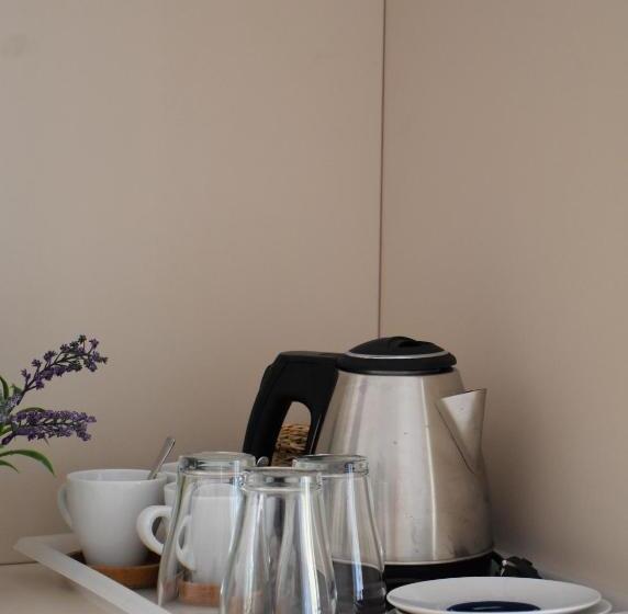 חדר אקונומי, Albertos House