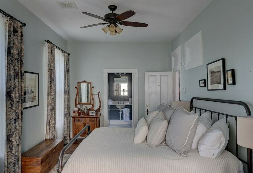 스위트, Historic Birch Lodge And Motel