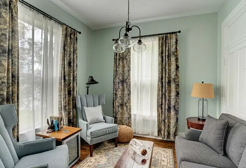 スイート, Historic Birch Lodge And Motel