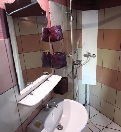 اتاق لوکس با بالکن و چشمانداز دریا, Chez Yolande