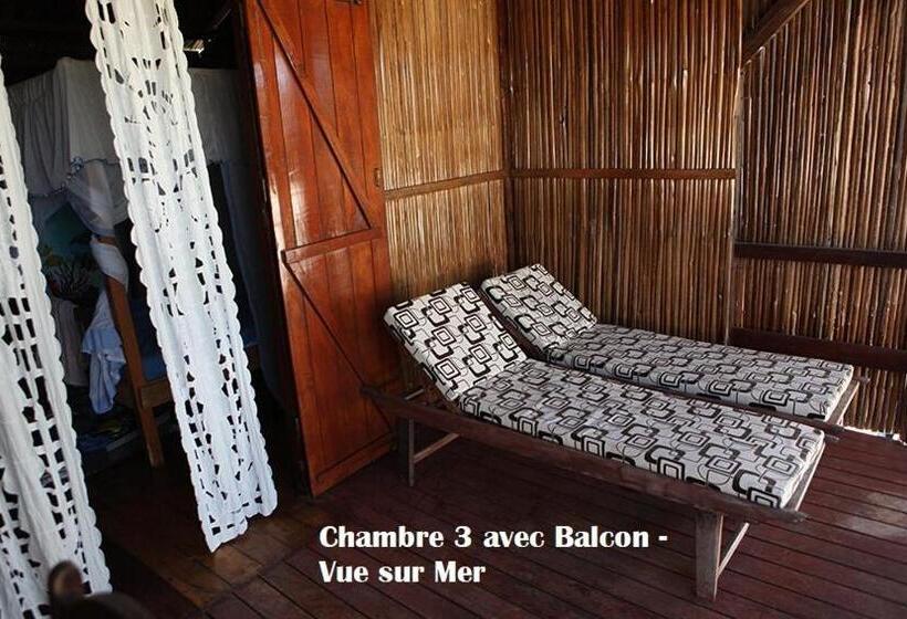 اتاق لوکس با بالکن و چشمانداز دریا, Chez Yolande