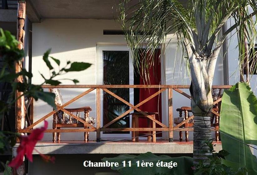 اتاق استاندارد سه تخته با بالکن, Chez Yolande