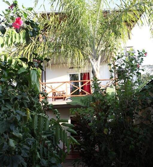 اتاق استاندارد سه تخته با بالکن, Chez Yolande