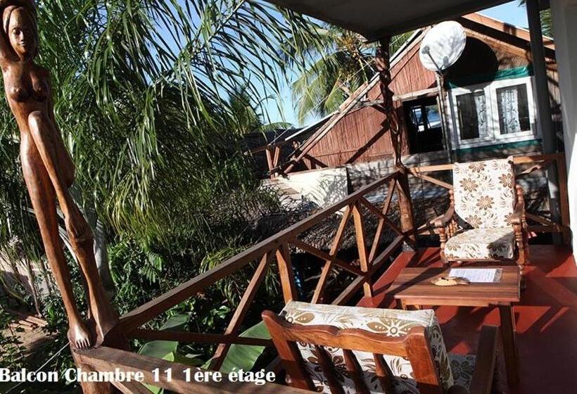 اتاق استاندارد سه تخته با بالکن, Chez Yolande