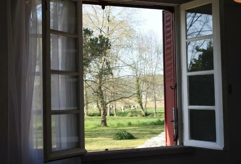 庭の見えるスタンダードトリプルルーム, La Maison De L'ousse