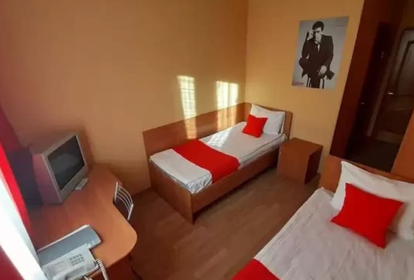 经济房, Maxrooms Volga Hollywood