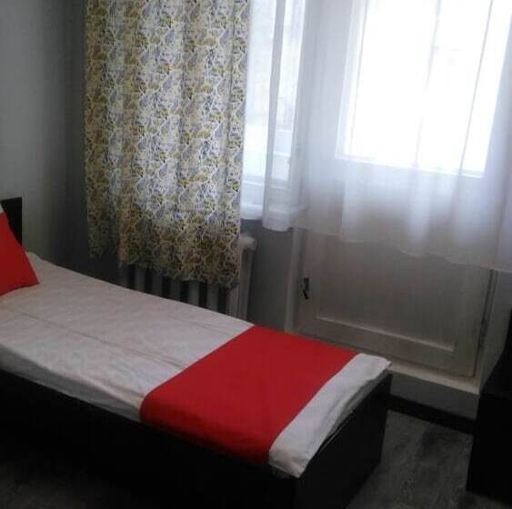 标准单人间, Maxrooms Volga Hollywood