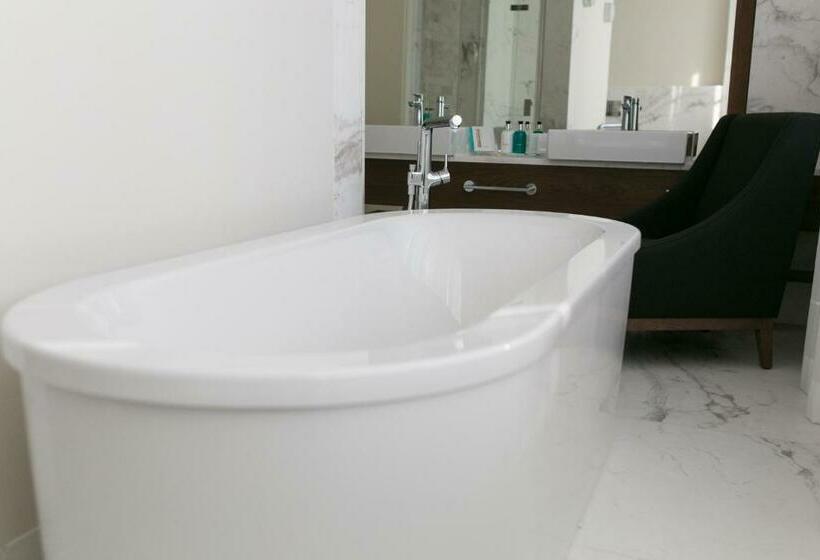 غرفة ديلوكس, Pałac Komierowo