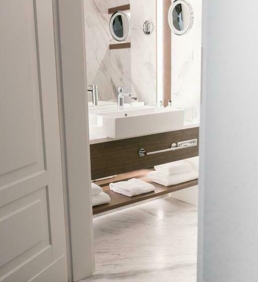 غرفة سوبيريور, Pałac Komierowo