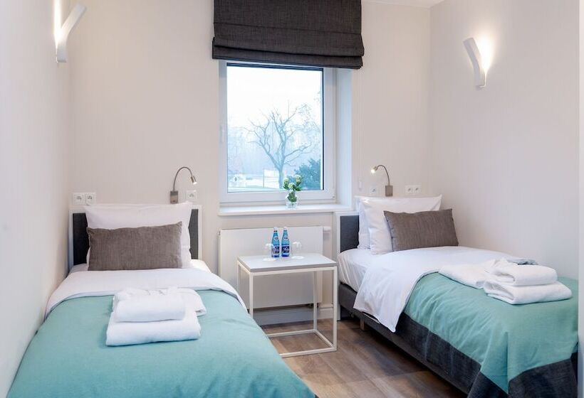 غرفة قياسية, Pałac Komierowo