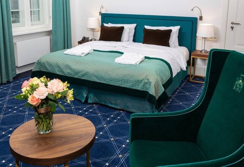 غرفة سوبيريور, Pałac Komierowo