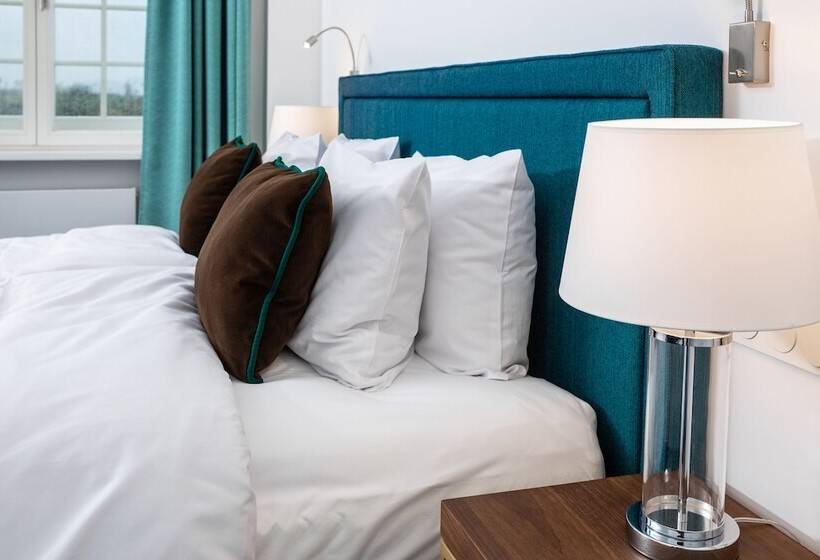 غرفة سوبيريور, Pałac Komierowo