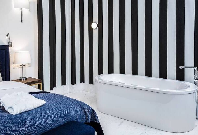 غرفة ديلوكس, Pałac Komierowo