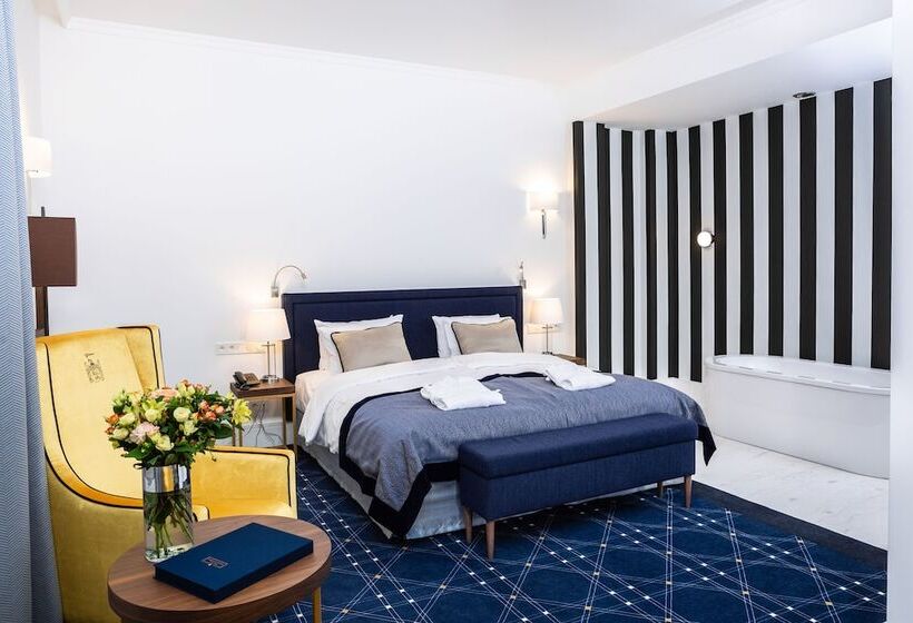 غرفة ديلوكس, Pałac Komierowo