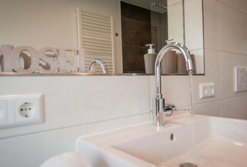 Номер Deluxe, Weingut Erich Serwazi