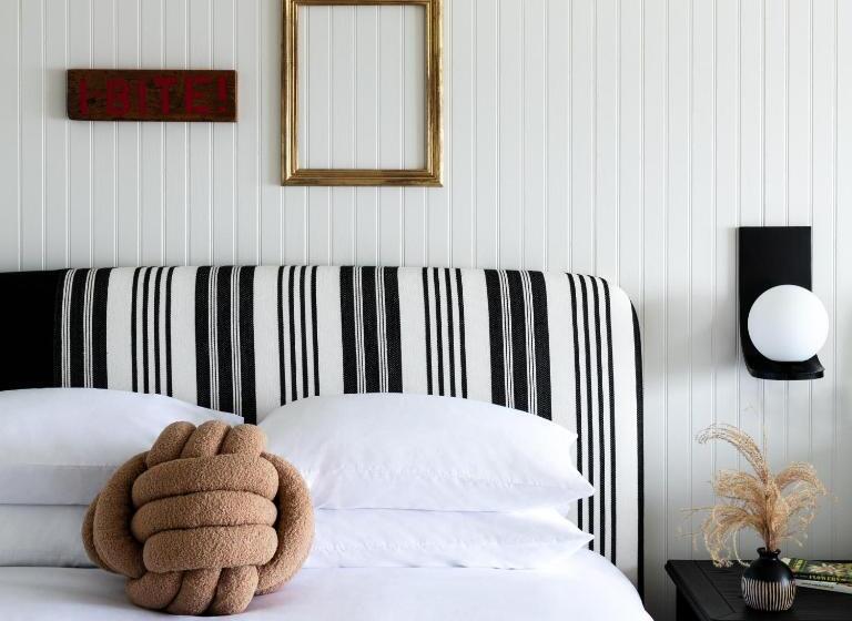 اتاق استاندارد چهار تخته با چشم‌انداز دریا, Bluebird Ocean Point Inn
