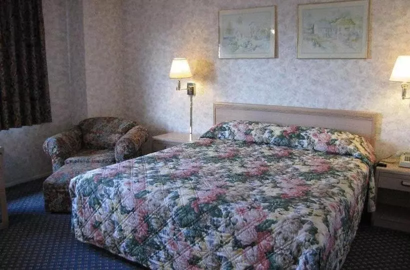 اتاق استاندارد با تخت بزرگ, Nisei Inn