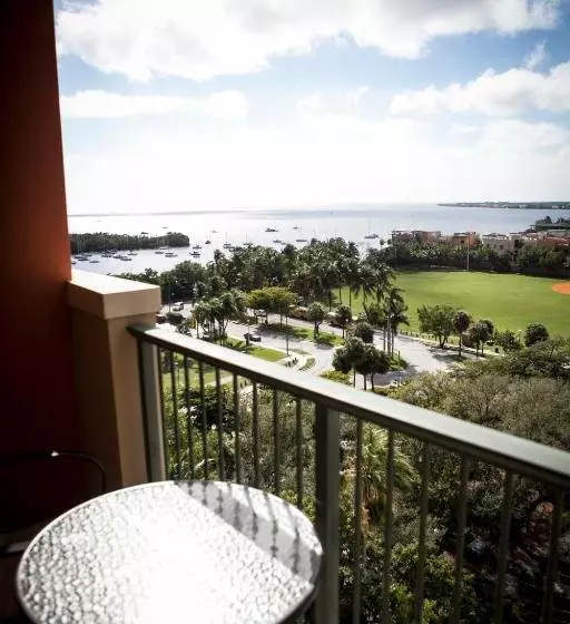 سوئیت دولوکس با چشمانداز, The Mutiny Luxury Suites