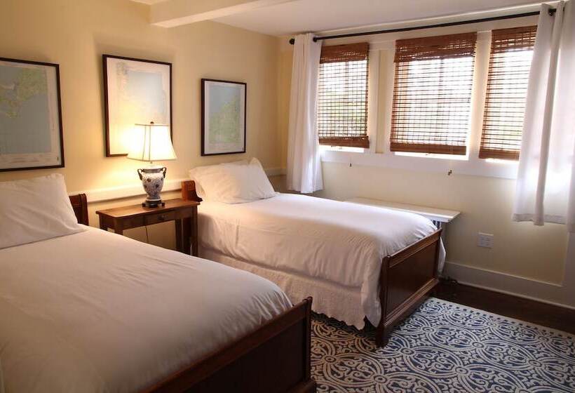 غرفة قياسية, The Oak Bluffs Inn