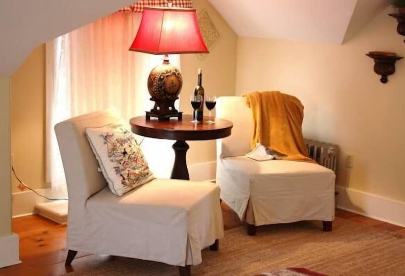 جناح, The Oak Bluffs Inn