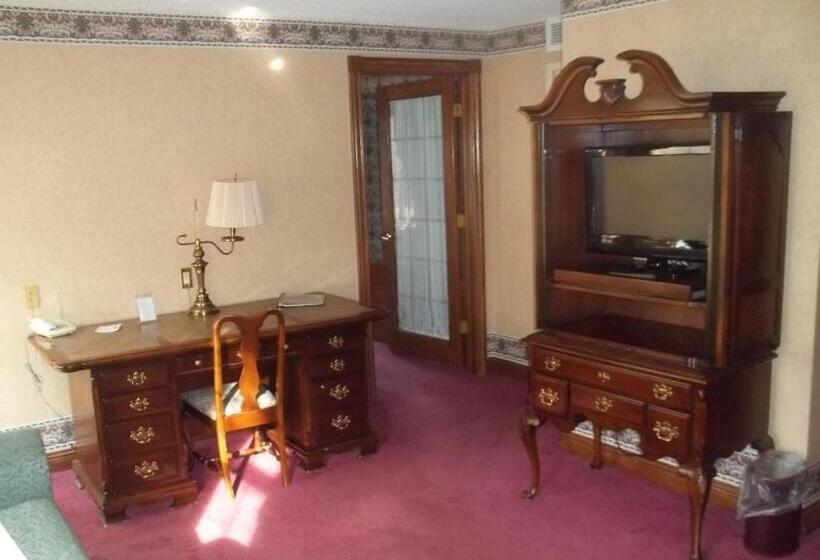 מיטת קינג בסוויטה, The Hotel Ojibway, Trademark Collection By Wyndham