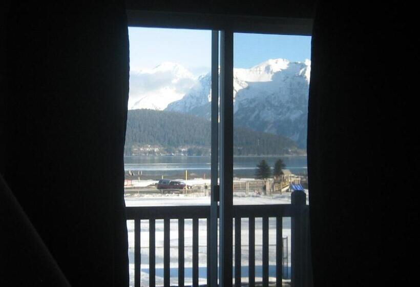 غرفة قياسية سرير ملكى, Murphy's Alaskan Inn