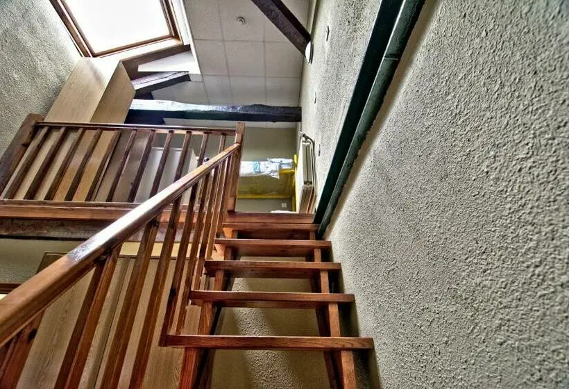 スタンダード4人部屋, Albergue Juvenil De Bustiello
