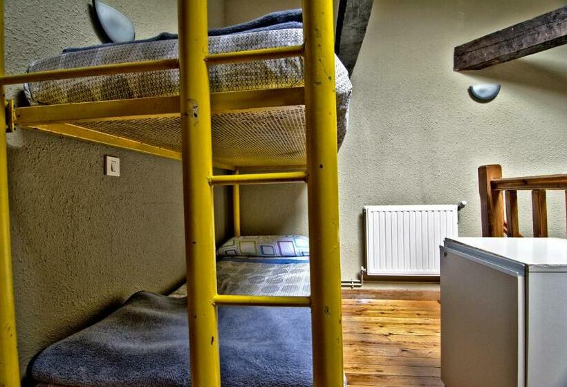 غرفة قياسية رباعية, Albergue Juvenil De Bustiello