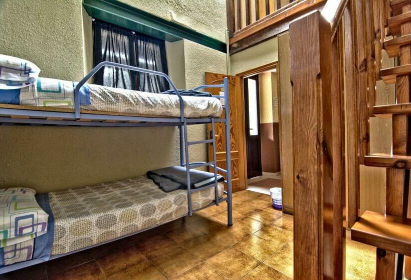 غرفة قياسية رباعية, Albergue Juvenil De Bustiello
