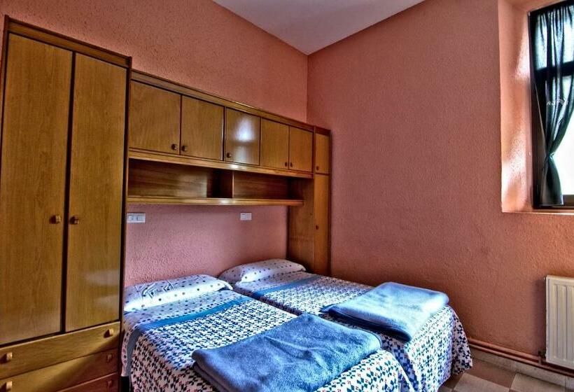 غرفة قياسية, Albergue Juvenil De Bustiello