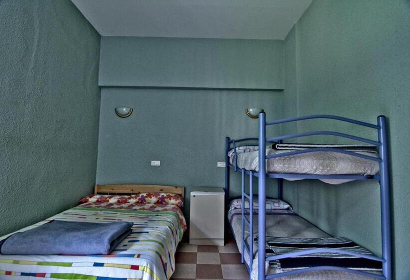 Четырехместный Номер Стандарт, Albergue Juvenil De Bustiello
