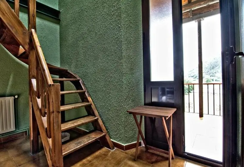 バルコニー付スタンダード4ベッドルーム, Albergue Juvenil De Bustiello