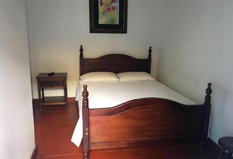 이코노미 룸, Casa Hotel El Compadre