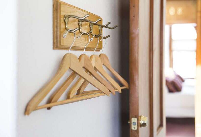 غرفة ديلوكس, The Victor