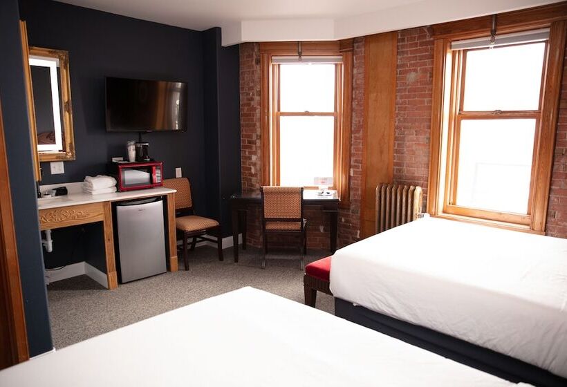 غرفة ديلوكس, The Victor