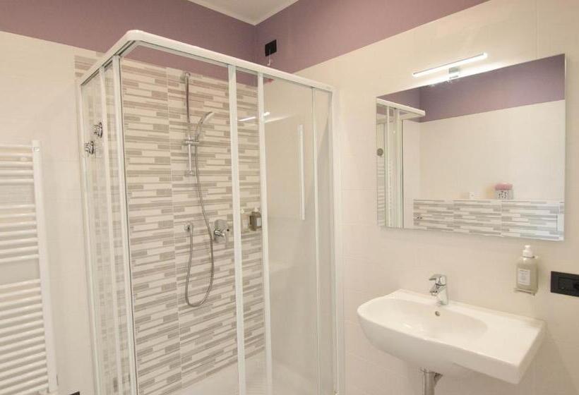 اتاق استاندارد سه نفره, Varese Comfort