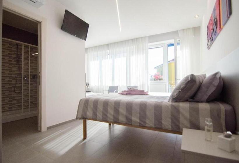 اتاق استاندارد سه نفره, Varese Comfort