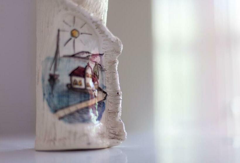 דירת חדר, Toni Retzo Rooms