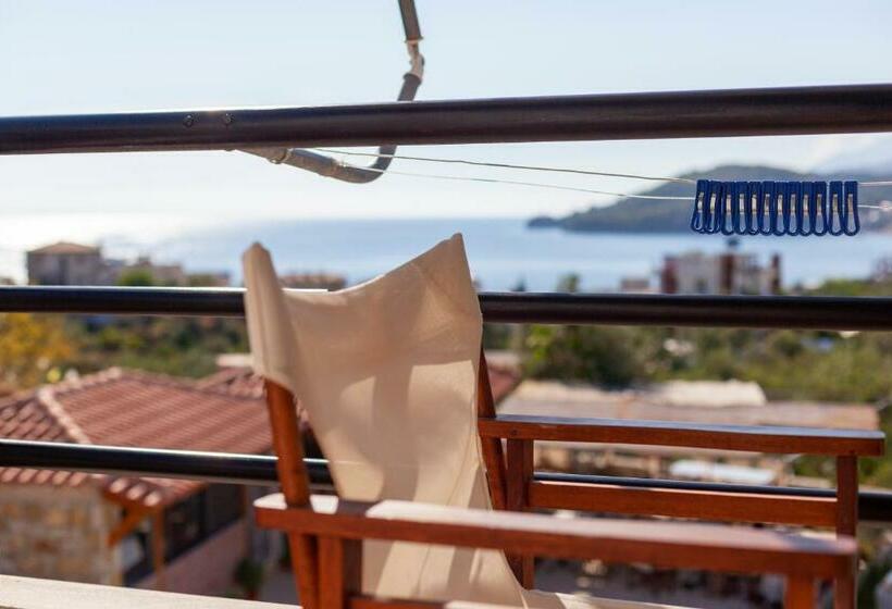 חדר קומפורט לשלושה, Toni Retzo Rooms